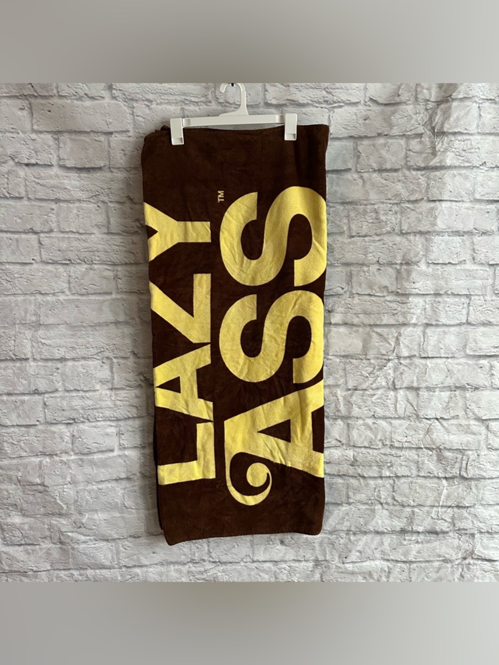 NEW WITHOUT TAGS SUNBUM BEACH TOWEL BROWN YELLOW PROTECT YOUR LAZY ASS 72” X 40”